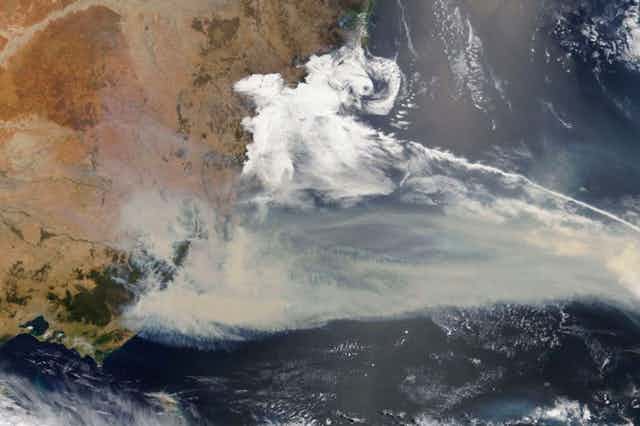 Satellite image showing thick smoke blanketing southeastern Australia along the border of Victoria and New South Wales