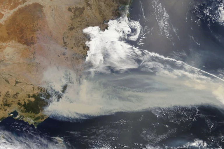 Satellite image showing thick smoke blanketing southeastern Australia along the border of Victoria and New South Wales