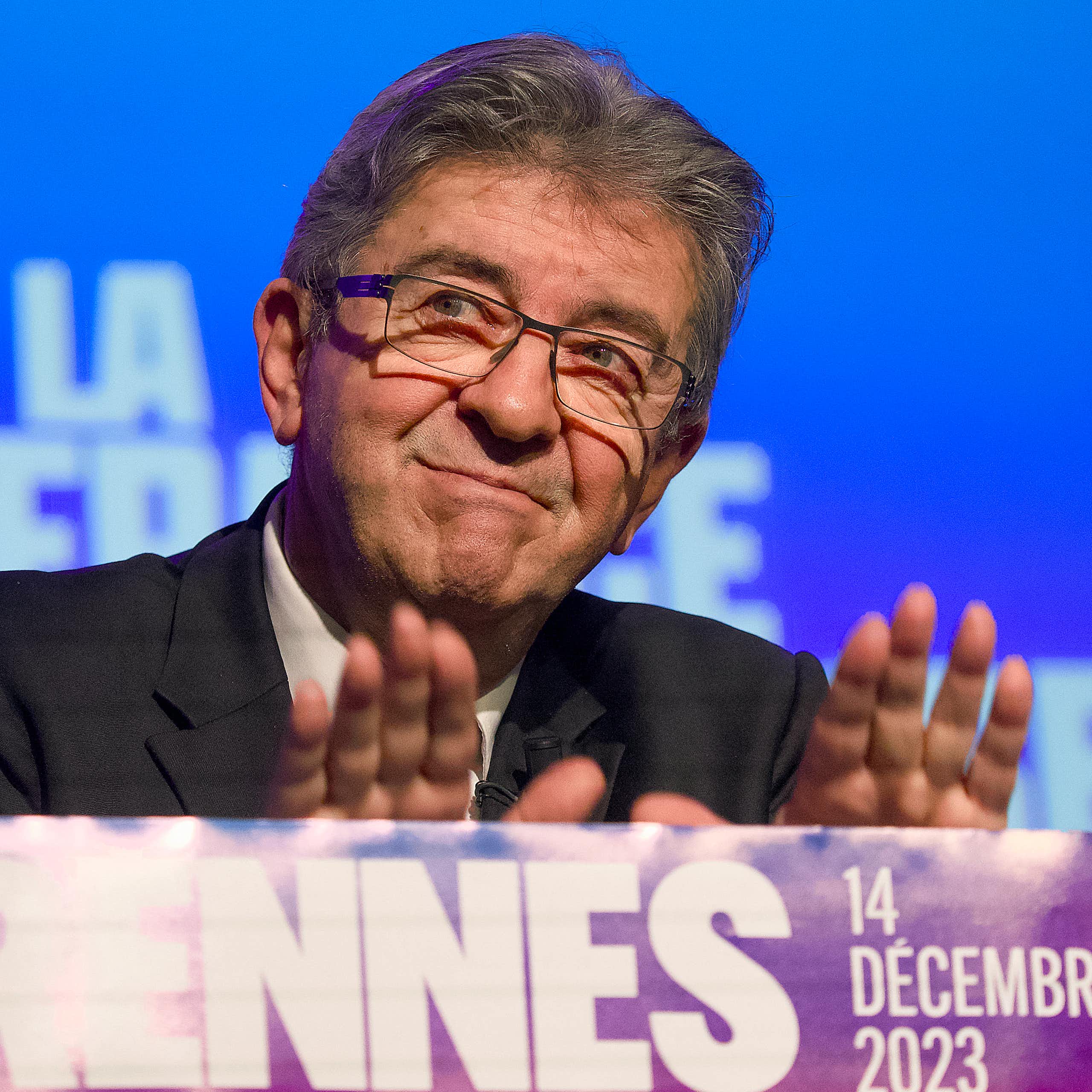Jean-Luc Mélenchon lors d'un meeting pour la paix et axé sur la situation nationale et internationale le 14 décembre 2023 à Rennes.