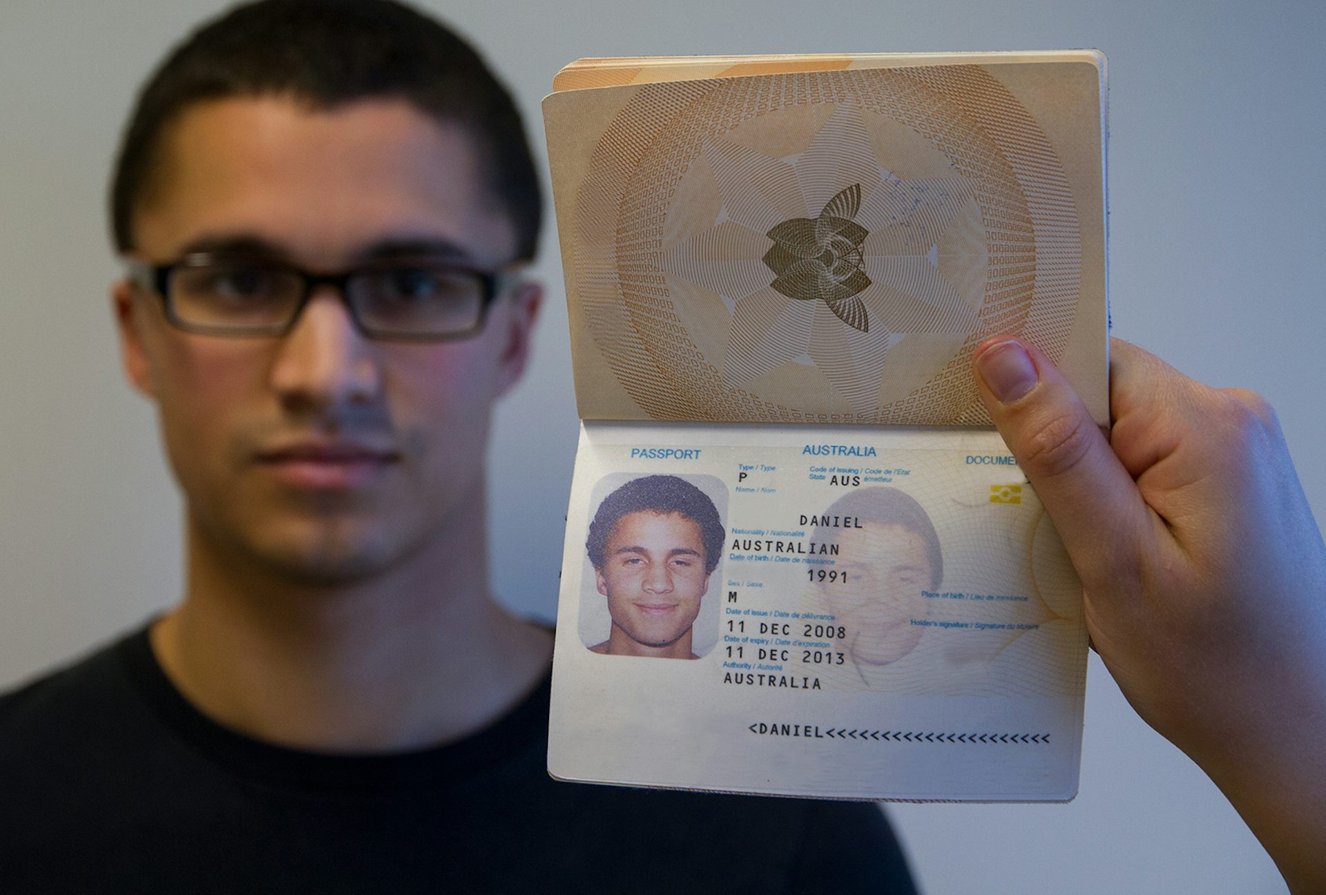 Passport staff miss one in seven fake ID checks