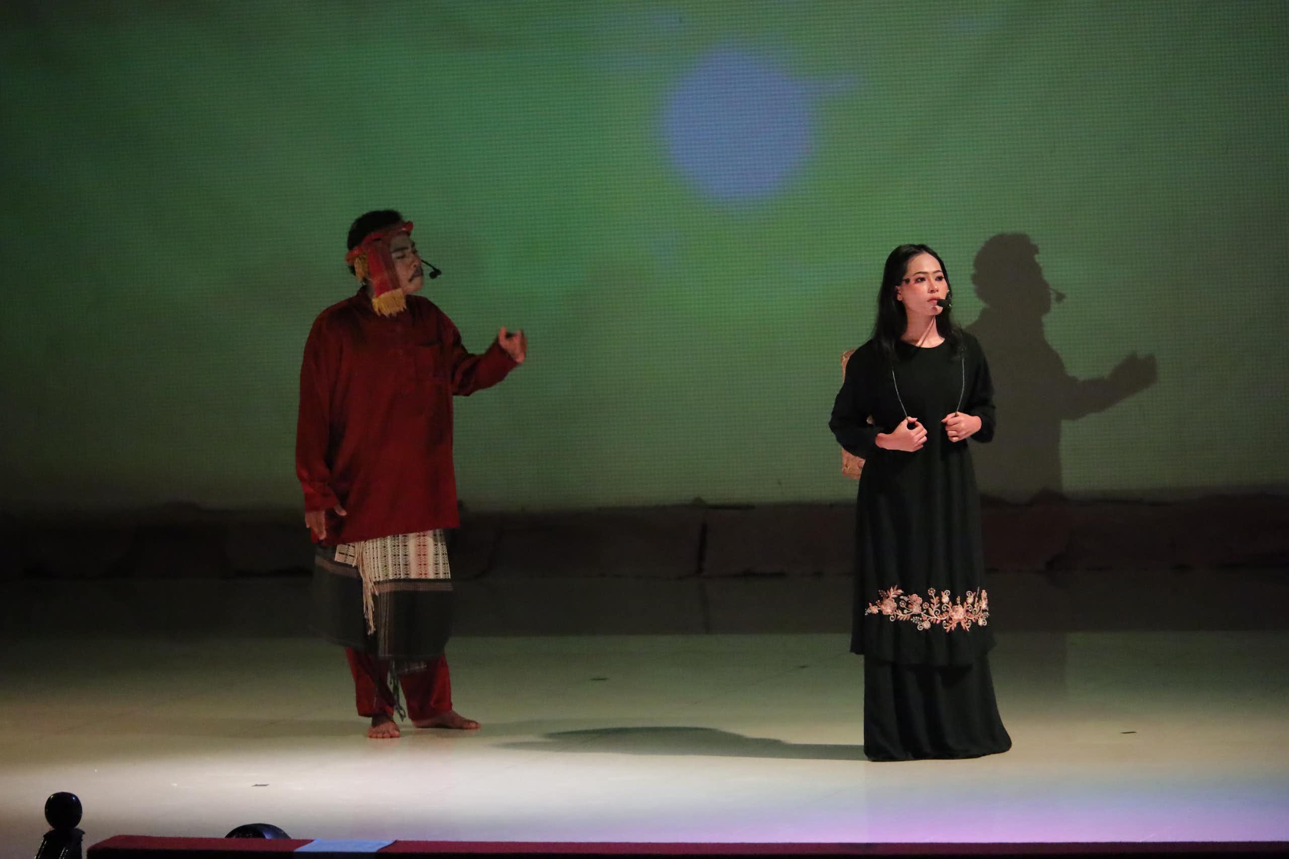 Tuntutan zaman mereduksi makna identitas kultural dalam pertunjukan teater di Medan