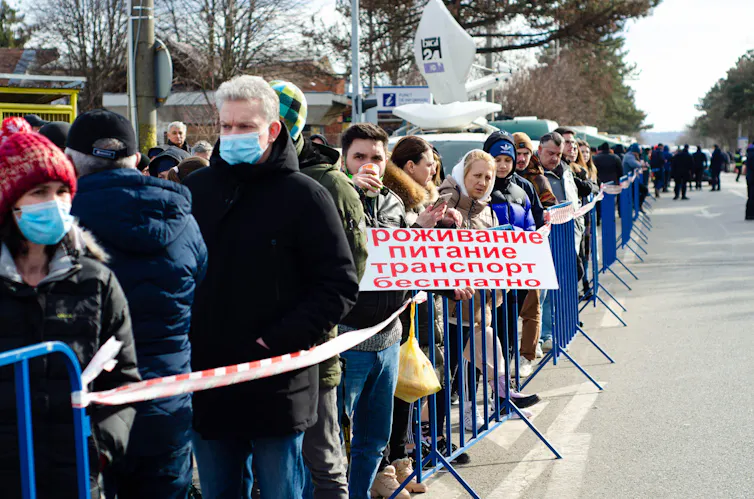 A group of Ukrainian refugees on the border with Romania, March 2022.