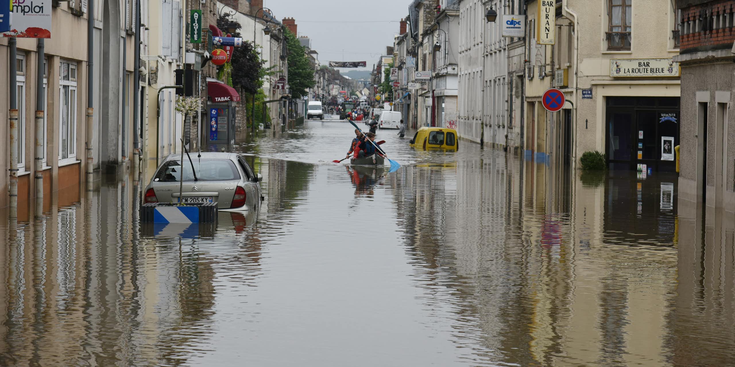 Nos villes doivent être plus perméables : comment le biochar peut être une solution durable face aux inondations