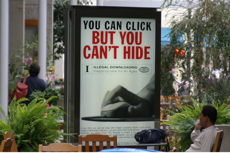 Exemple de campagne de communication affichée aux États-Unis dans les années 2000.