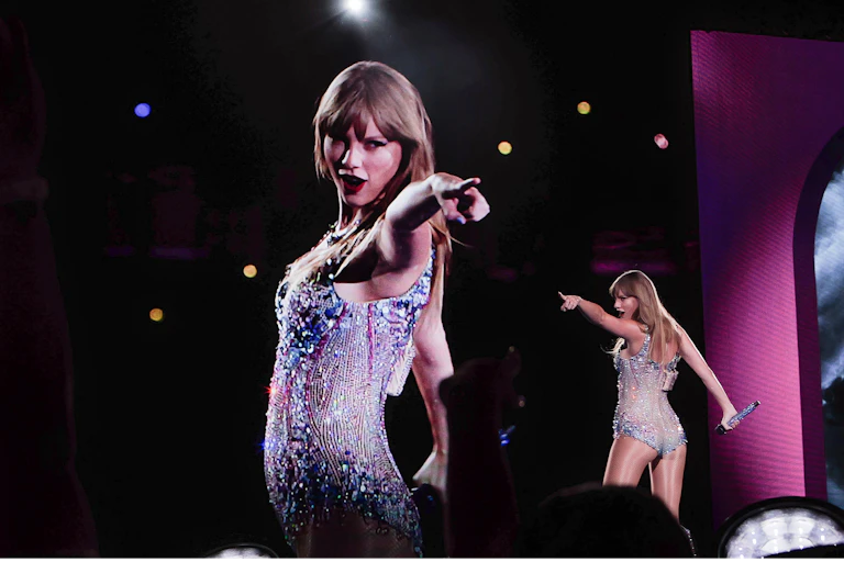Taylor Swift en un momento de 'The Eras Tour: Lover Set'.
