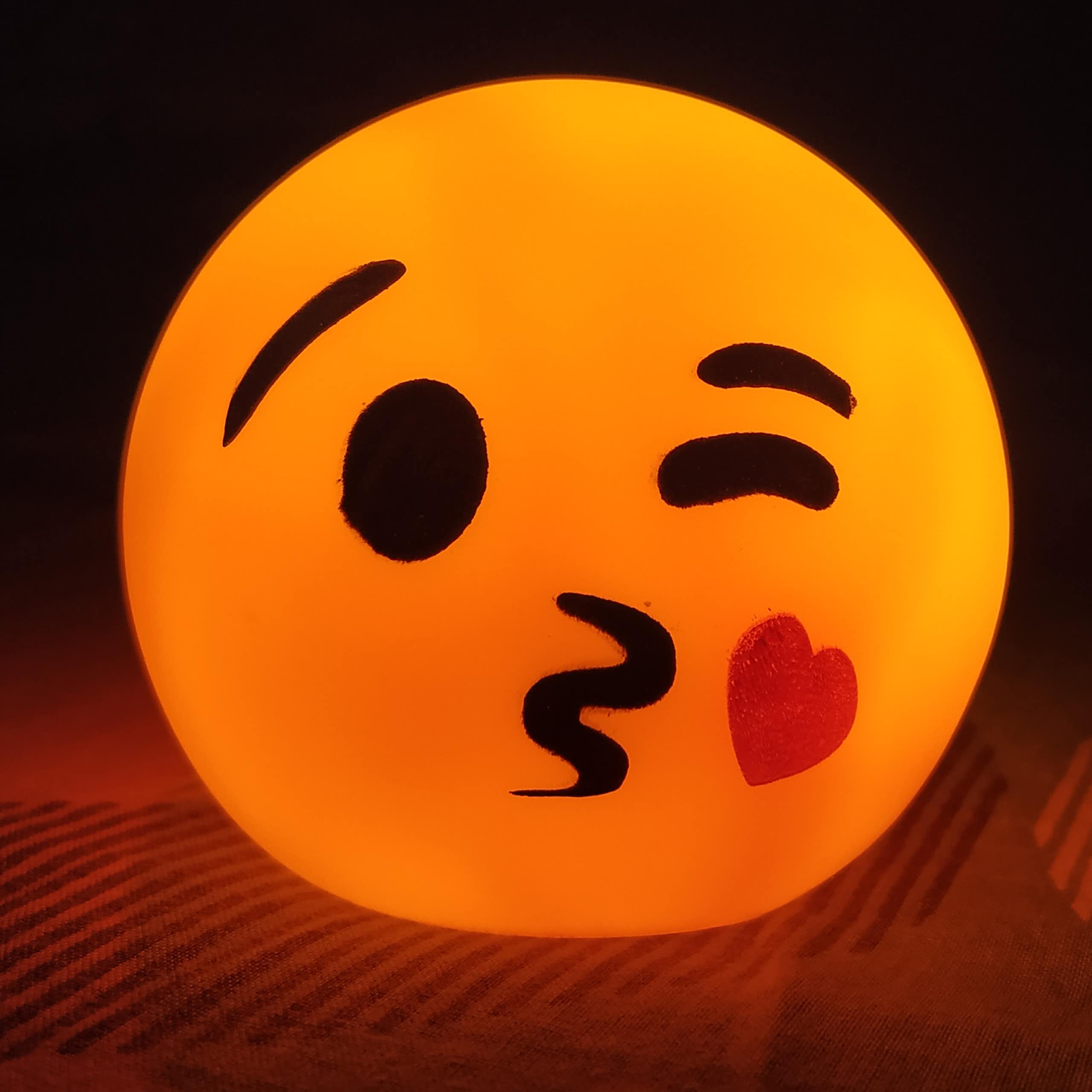 Corazones, caritas y risas: los ciberacosadores también usan emojis