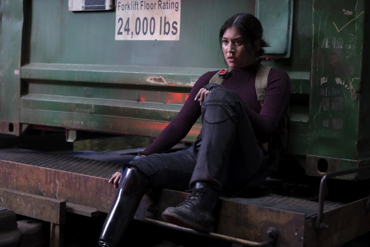 Alaqua Cox as Echo/Maya Lopez with her prosthetic leg.