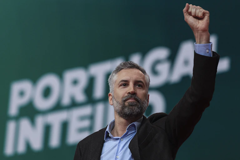 Pedro Nuno Santos lève le poing