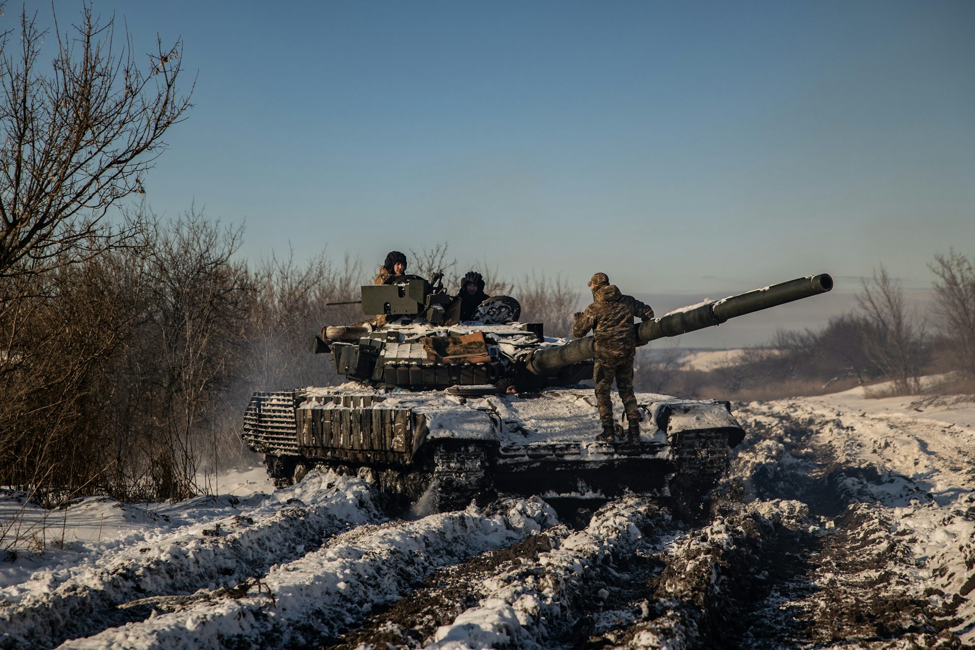 Tank with crew in Ukraine winter