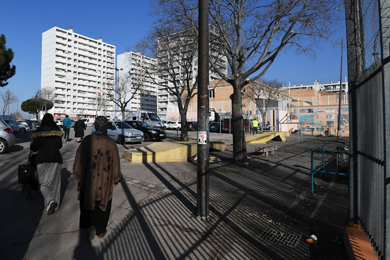 Une photo prise le 24 janvier 2017 montre une vue de la cité Felix Pyat Bellevue dans le 3e arrondissement de Marseille, le quartier le plus pauvre de France métropolitaine.