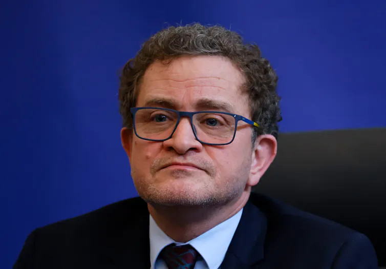 Le procureur de la République, Eric Corbaux, donne une conférence de presse suite au décès d’une jeune fille de 14 ans dont le corps battu a été retrouvé dans la Seine après avoir subi du harcèlement en ligne à l’école, à Pontoise, le 10 mar