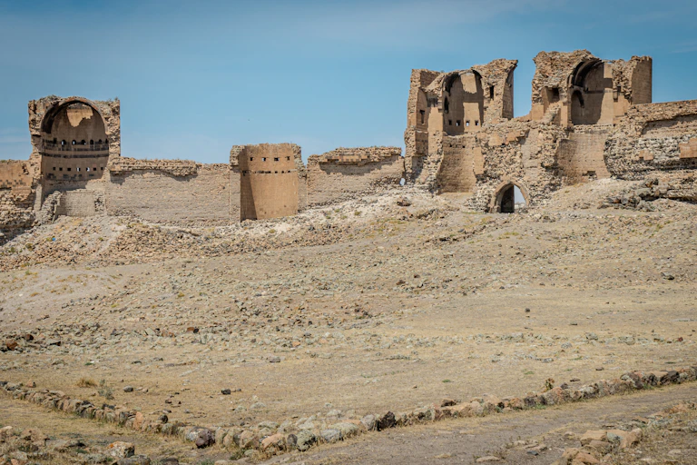 Fotografía de histórica ciudad de Ani, declarada patrimonio de la humanidad por la UNESCO en 2016, uno de los pocos enclaves culturales de origen armenio en Turquía que no ha sido destruido.