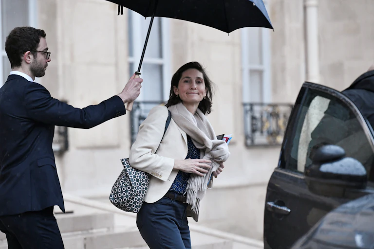 La ministre de l'Education nationale, des Sports et des Jeux olympiques, Amélie Oudea-Castera est dans la tourmente depuis sa nomination à un portefeuille élargi le 11 janvier 2024.