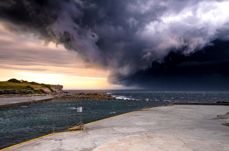 storms entering sydney