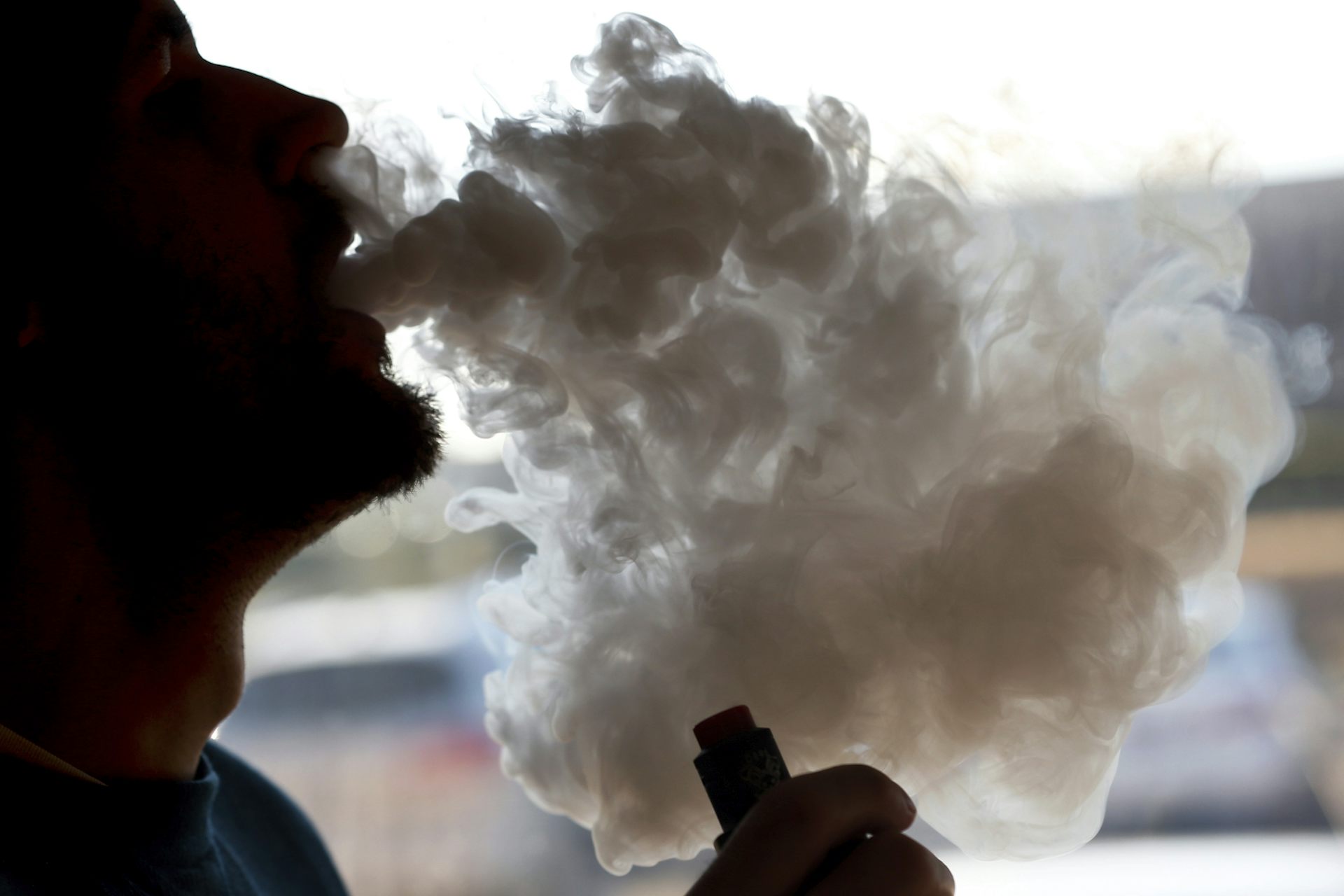 Lobby para mudar lei que probe venda do cigarro eletrnico esconde riscos   sade, sobretudo aos jovens