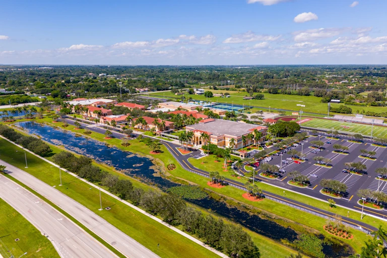Vue aérienne du Pembroke Pines Charter School System