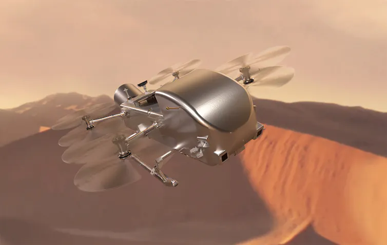 Imagem CGI de um drone prateado com oito hélices sobre a superfície marciana