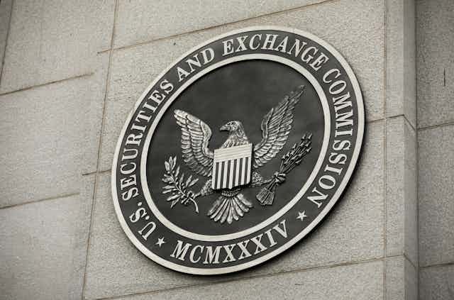 Lambang Komisi Sekuritas dan Bursa Amerika Serikat.