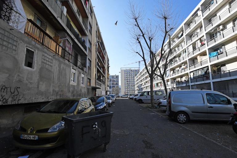 Une photo prise le 24 janvier 2017 montre une vue de la cité Felix Pyat Bellevue dans le 3e arrondissement de Marseille, l'un des quartiers les plus pauvres de France métropolitaine.