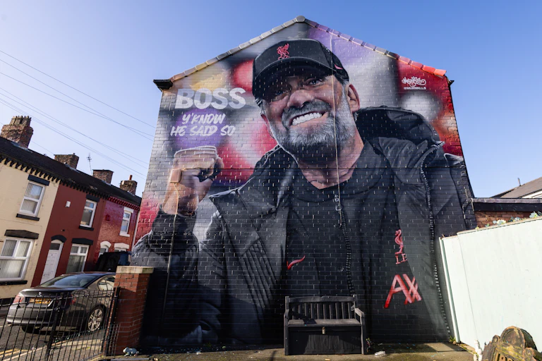 A mural of Jürgen Klopp on the side of a house.