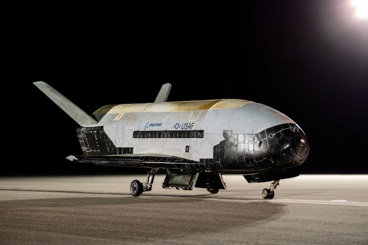 X-37B.