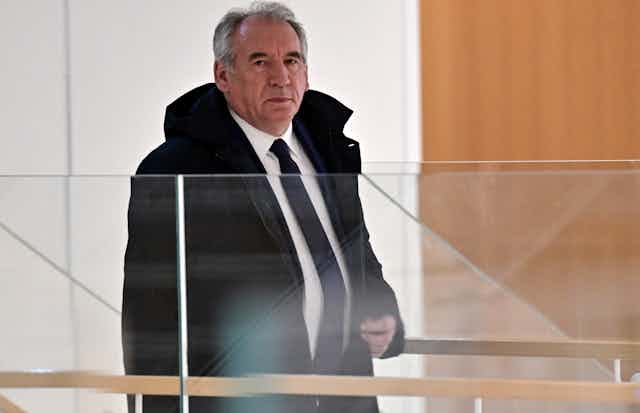 François Bayrou arrive au tribunal de Paris, aux Batignolles, le 7 novembre 2023. Le jugement de l'affaire des assistants des eurodéputés du Modem a été mis en délibéré au 5 février 2024.