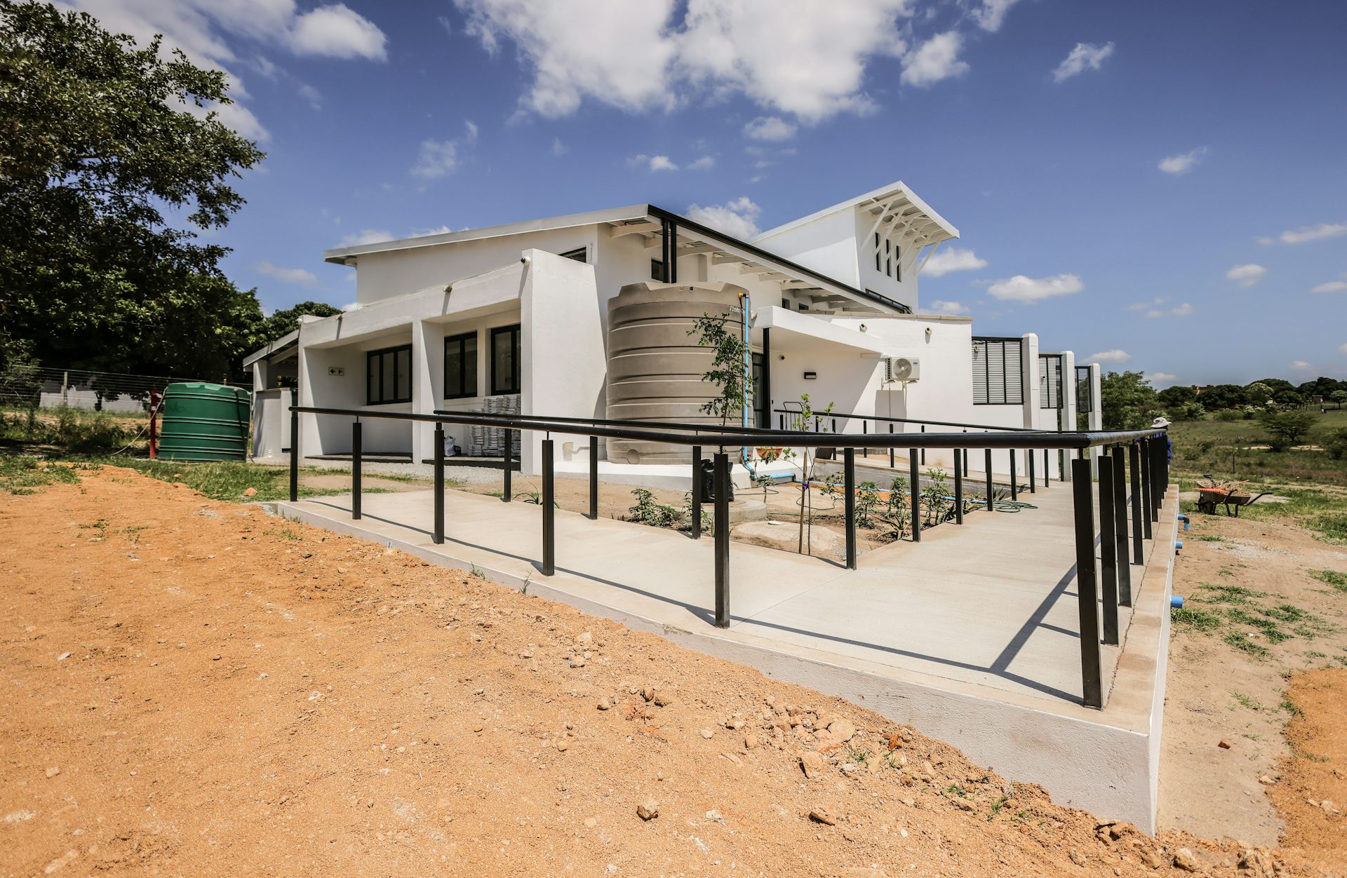 White building in bisu