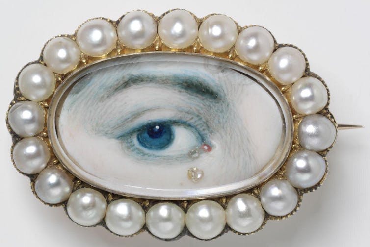 painting of an eye surrounded by pearls
