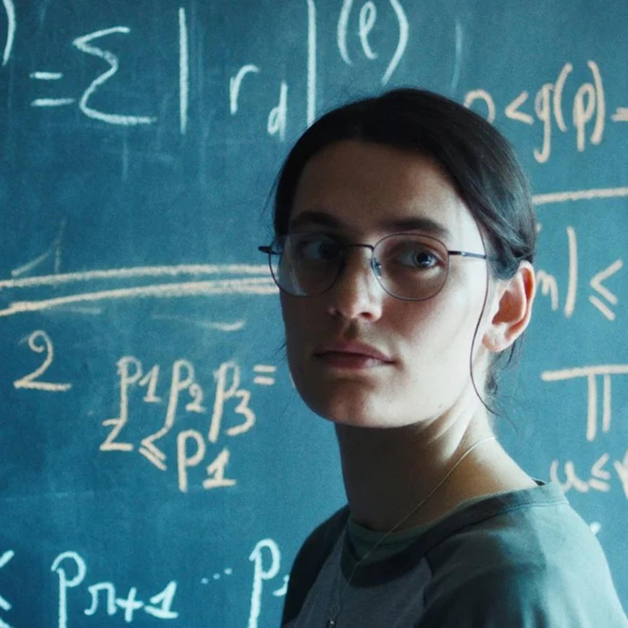 Photo de l’actrice Ella Rumpf joue le rôle d’une jeune mathématicienne dans le film « Le Théorème de Marguerite », d’Anna Novion.