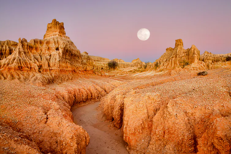 Outback landscape with delicate structures at Red Top lookout, Willandra Lakes, along the large lunette formed by wind and water erosion along a dried up lake