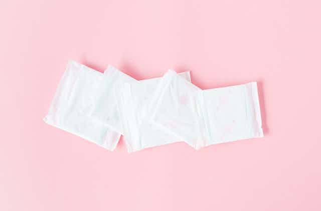 Five sanitary pads in packaging. 