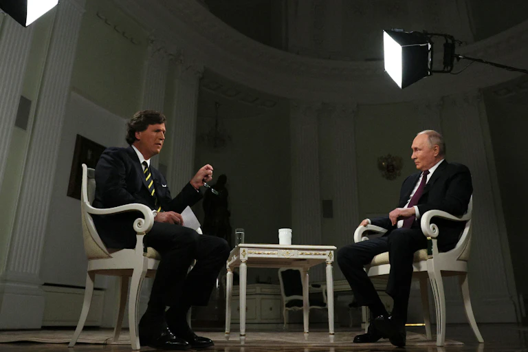 US journalist Tucker Calrson getures as he interviews Russian president Vladimir Putin, February 2024.