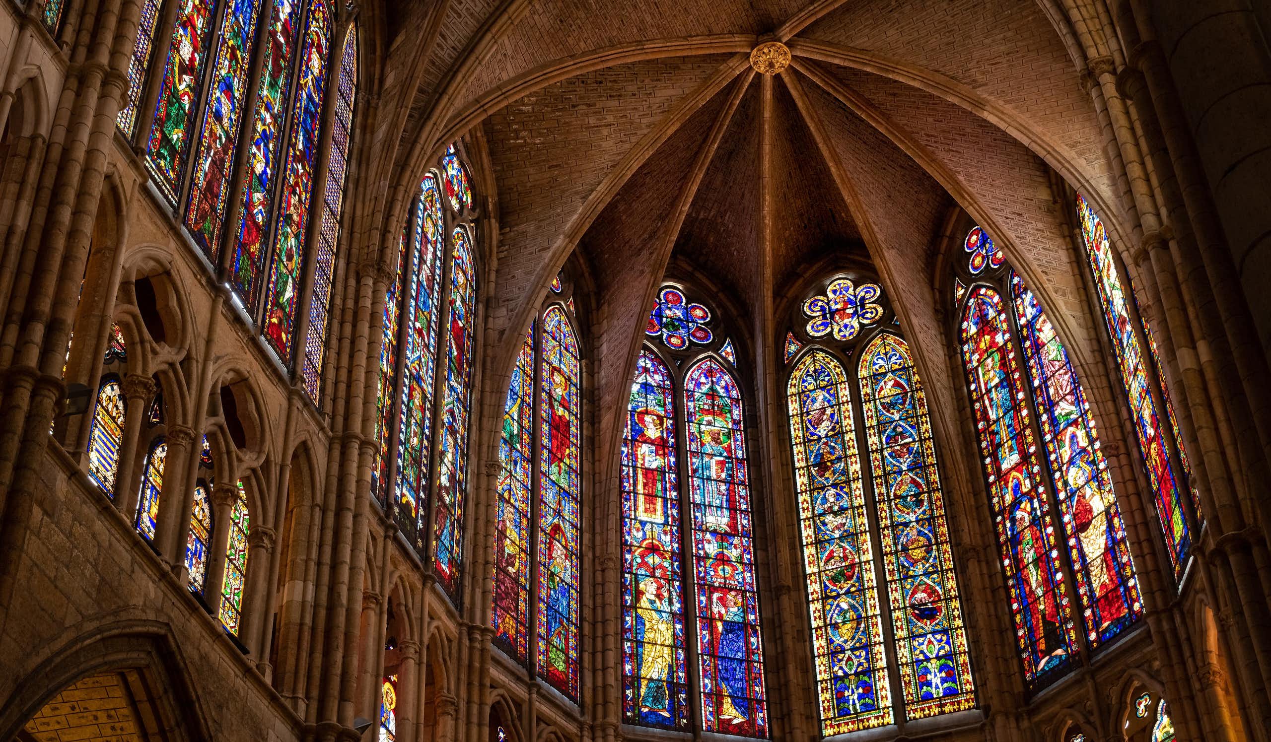 De las vidrieras de las catedrales góticas al Boeing 787: la revolución de las nanopartículas