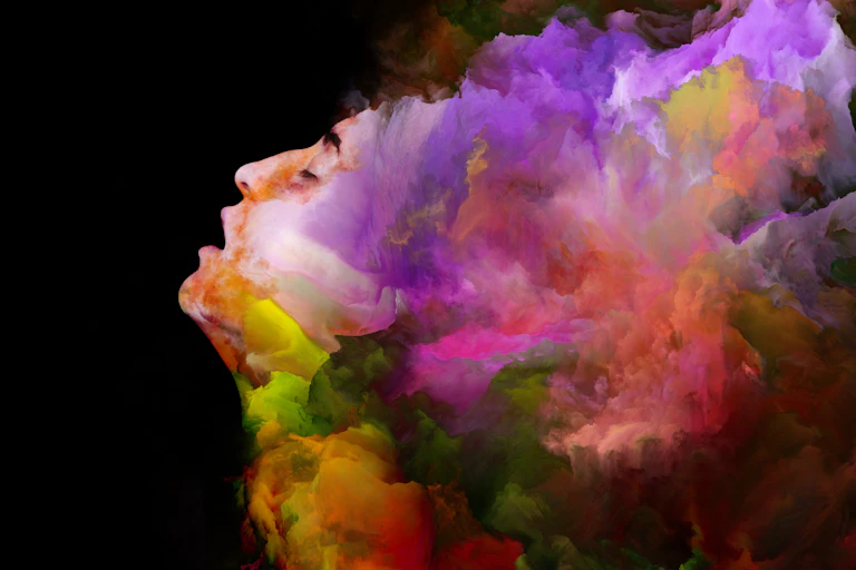 Une sorte de nuage brumeux plein de couleurs laisse apparaitre un visage de profil qui semble exprimer l'extase.