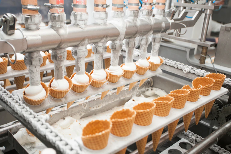 Photo d’une chaîne de production de crème glacée