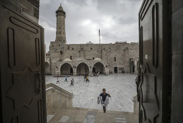 Children playing in Al-Omari mosque.