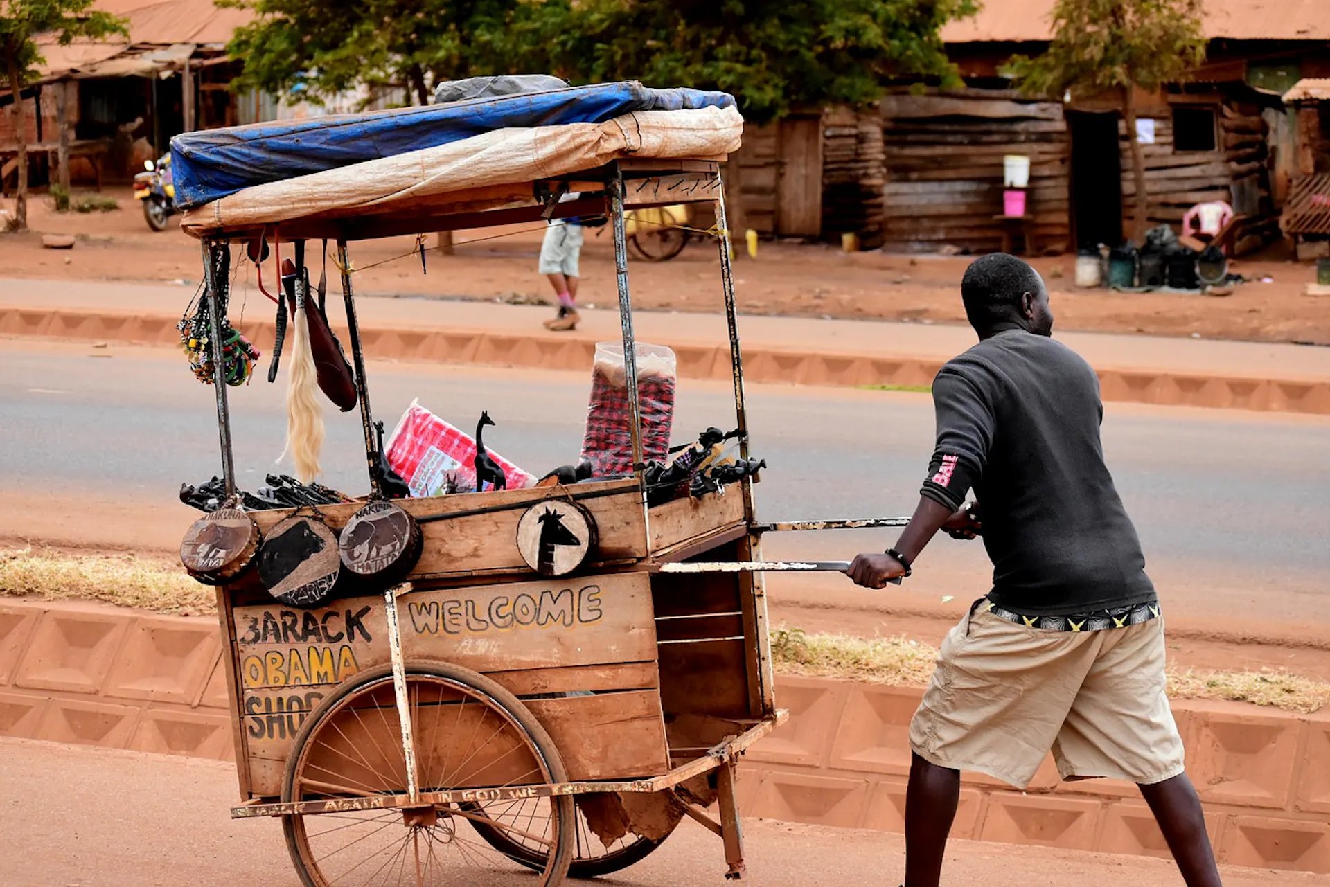 Ghana: Street vending helps migrants to survive in Accra, but it's illegal – a solution for all is needed - Vimarsana News