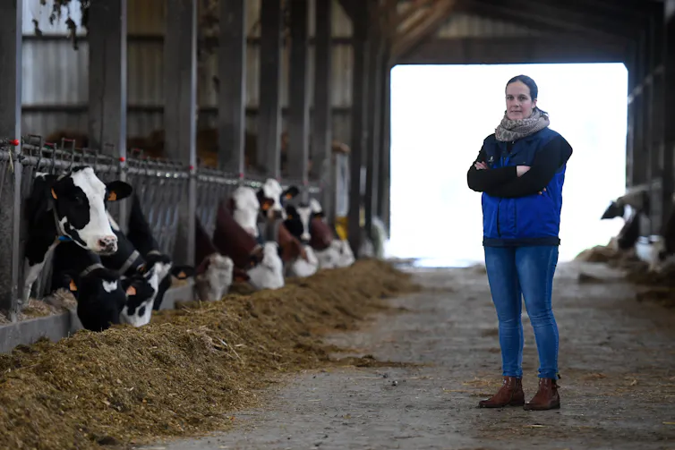 L’agricultrice Nathalie Mace pose dans sa ferme de Maure-de-Bretagne, près de Rennes, en 2018