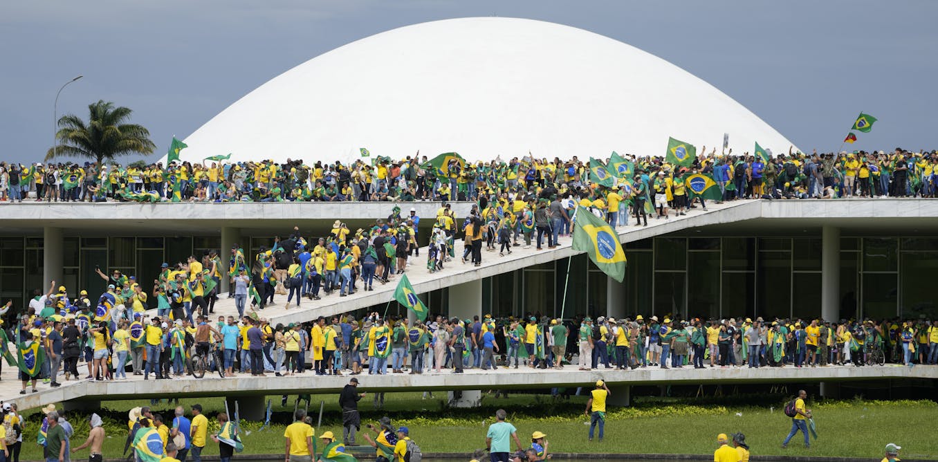 Dlaczego Bolsonaro nie obalił demokracji, ale pozostaje zagrożeniem