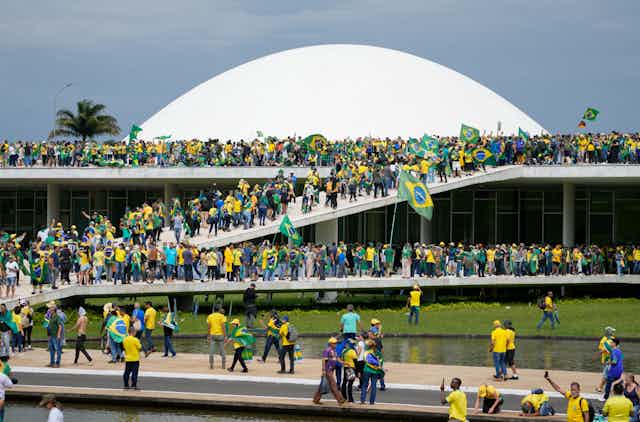 Hundreds of people dressed in green and yellow, the colours of the Brazilian flag, occupied the entrance to the National Congress. 