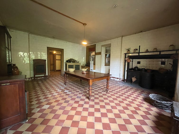 A new photograph of a historical kitchen.