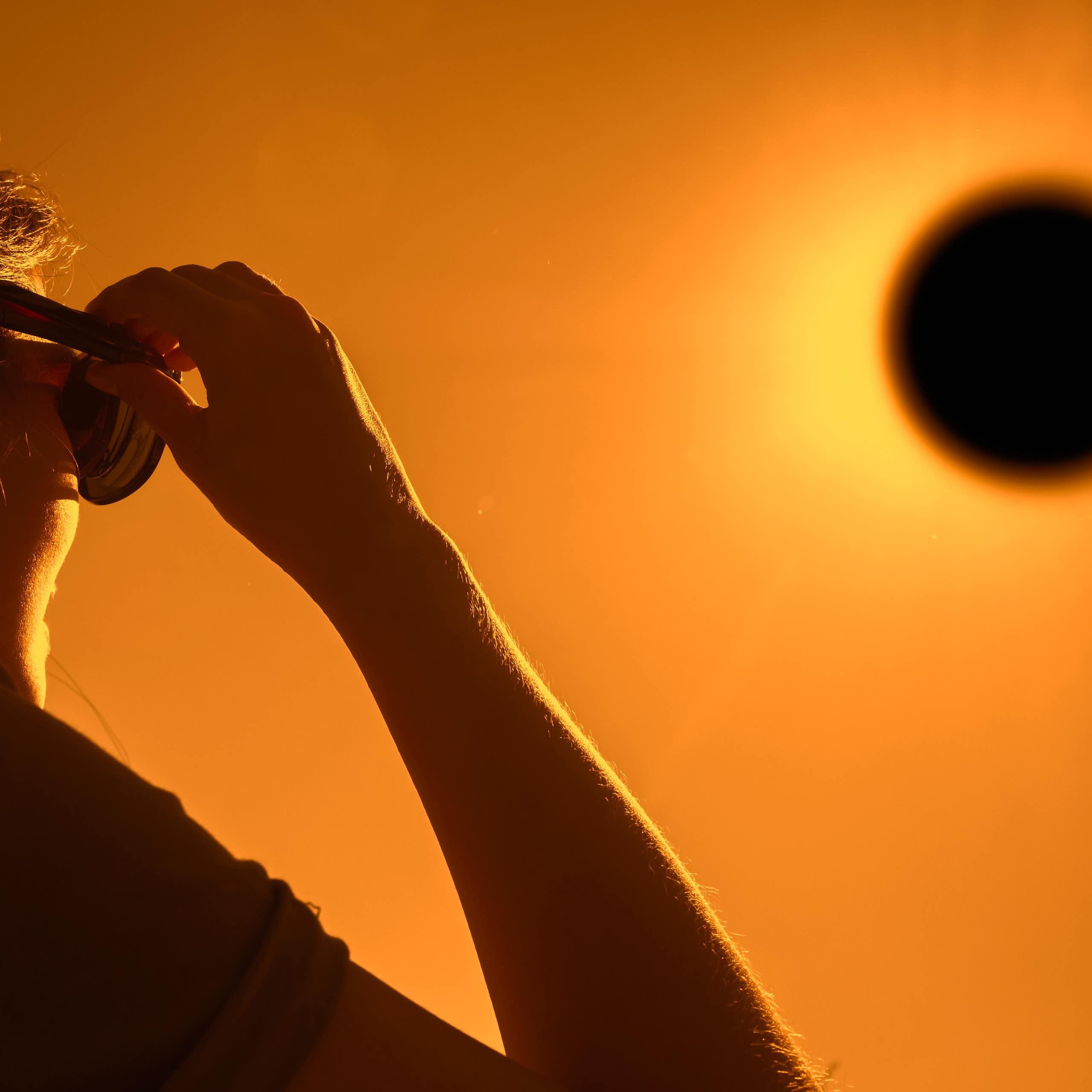 ¿Cómo disfrutar de forma segura de un eclipse total que no volverá a verse hasta dentro de 20 años?
