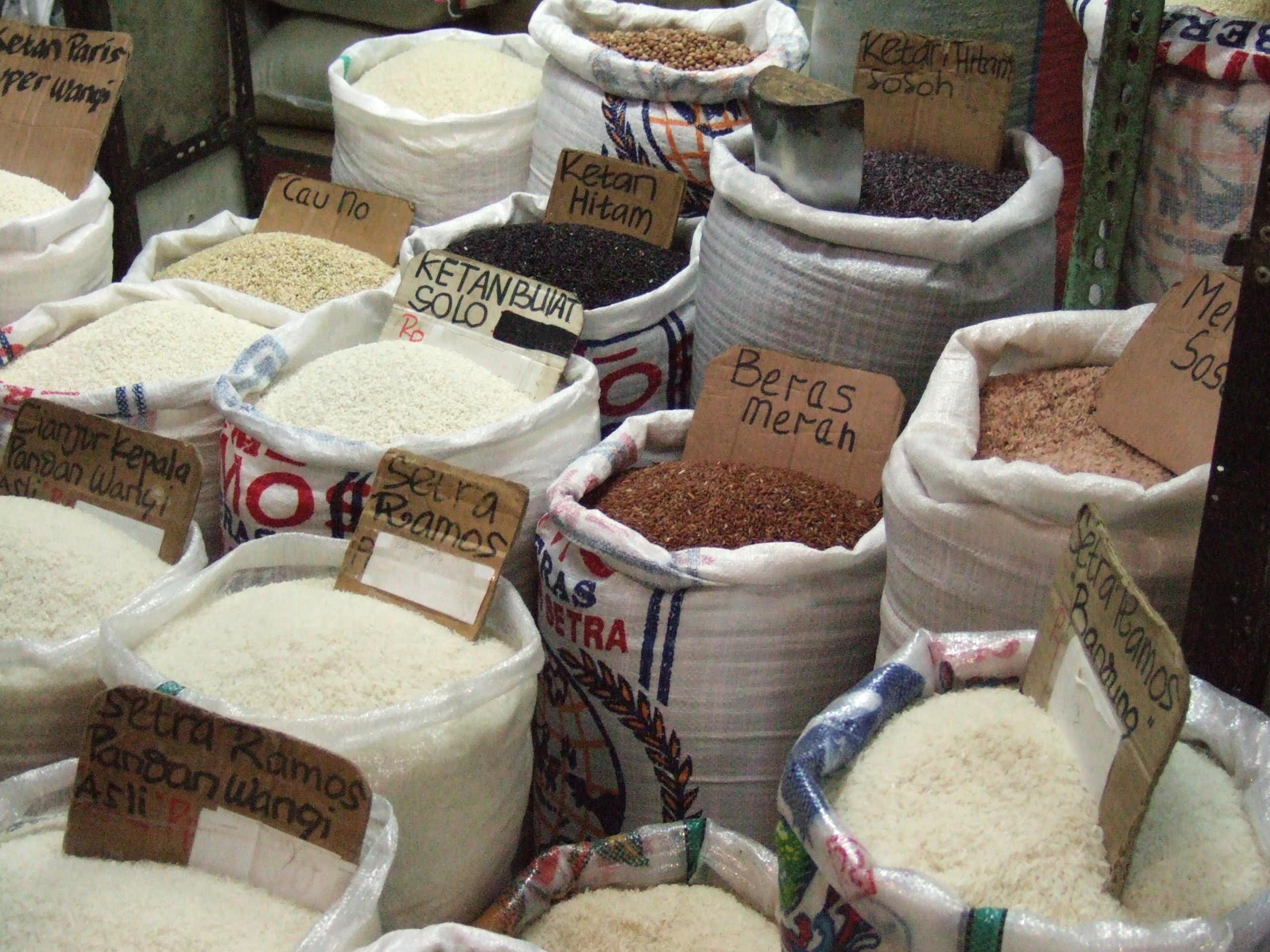 Harga beras dan bahan pangan lain naik menjelang Ramadhan: mengapa ini bisa terjadi?