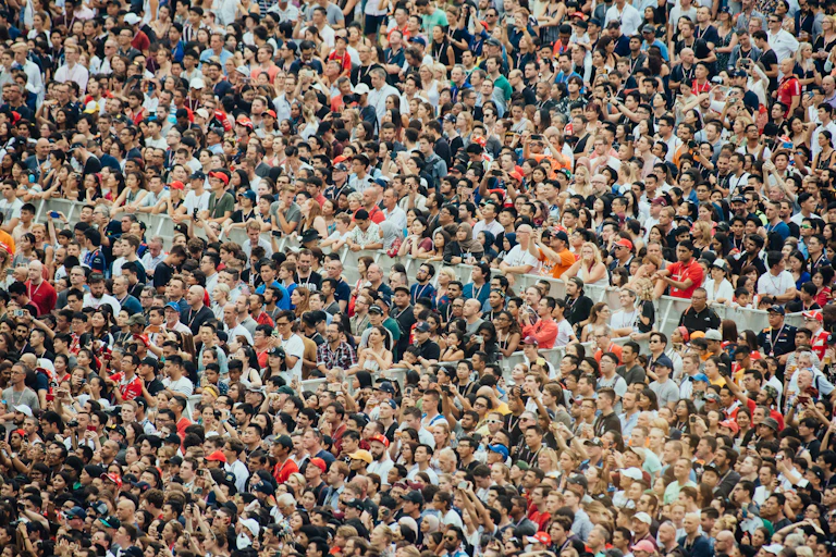 Photographie d'une foule.