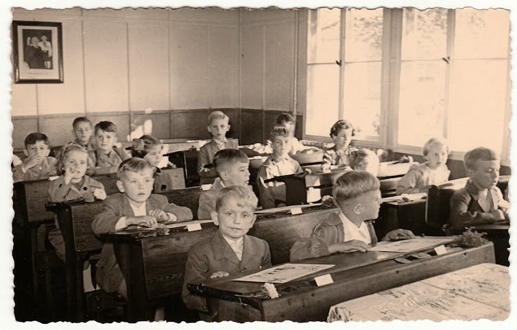 Children in a 1950s classroom