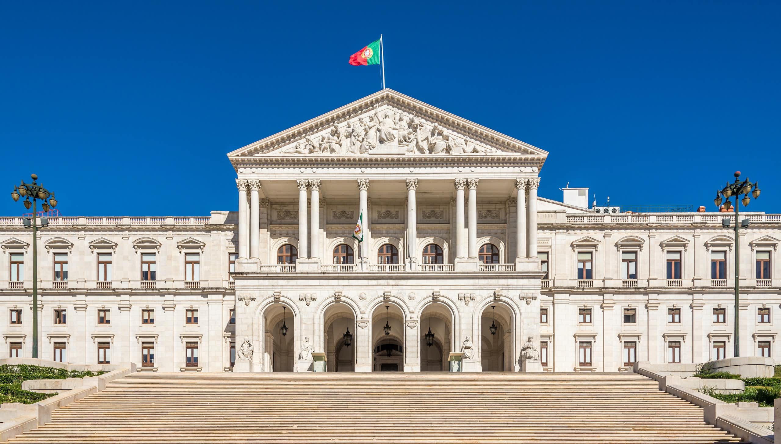Edificio del Parlamento en Lisboa, Portugal.