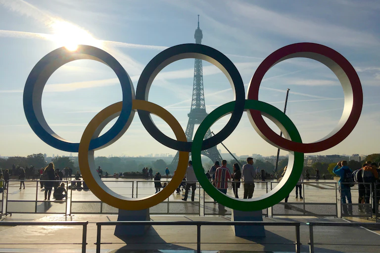 Olympic games symbol in front of the Eiffel Tower.