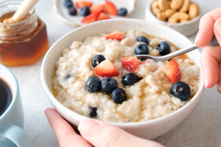 A bowl of oatmeal.