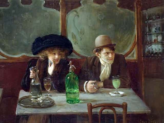 Pintura mostra um homem e uma mulher sentados na mesa de um café do século 19 com cálices de bebidas à sua frente