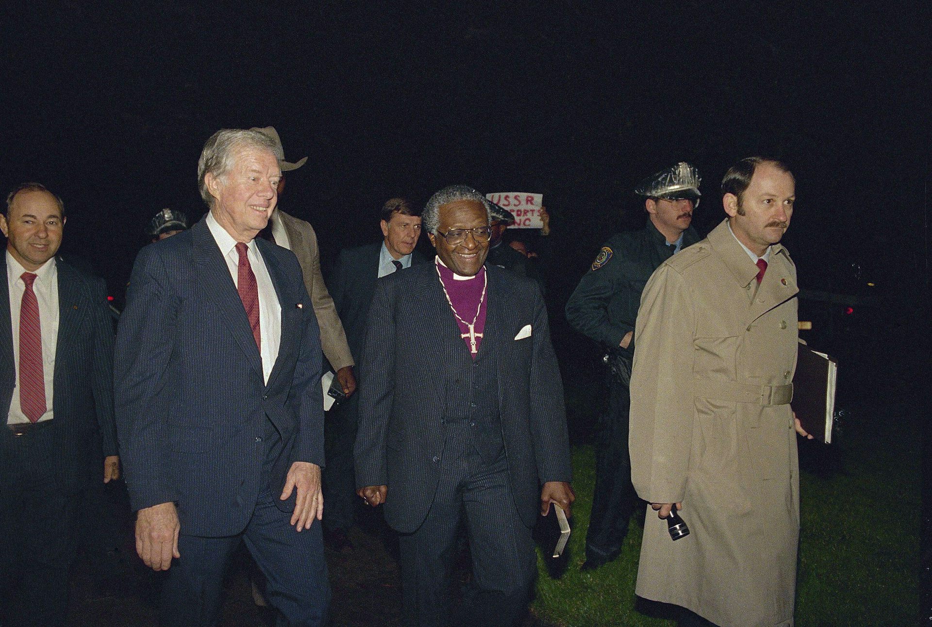 Jimmy Carter com o Arcebispo Desmond Tutu em 1986.